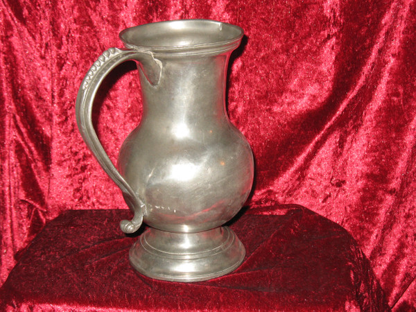 Pot à eau en étain de forme balustre anse chenille époque début 18ème