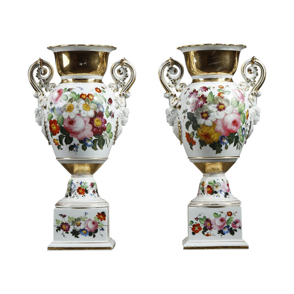 Paire de vases en porcelaine de Paris, XIXe siècle