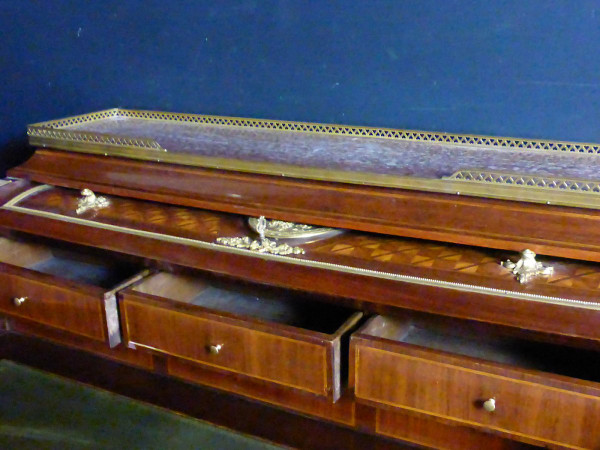 Scrivania a cilindro in stile Luigi XVI in intarsio