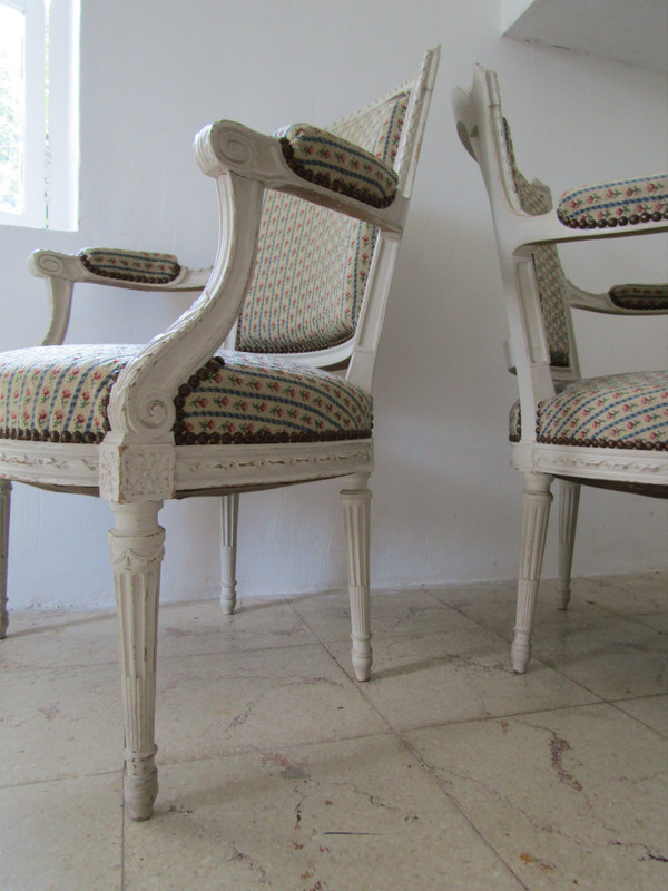 Paire de fauteuils Louis XVI