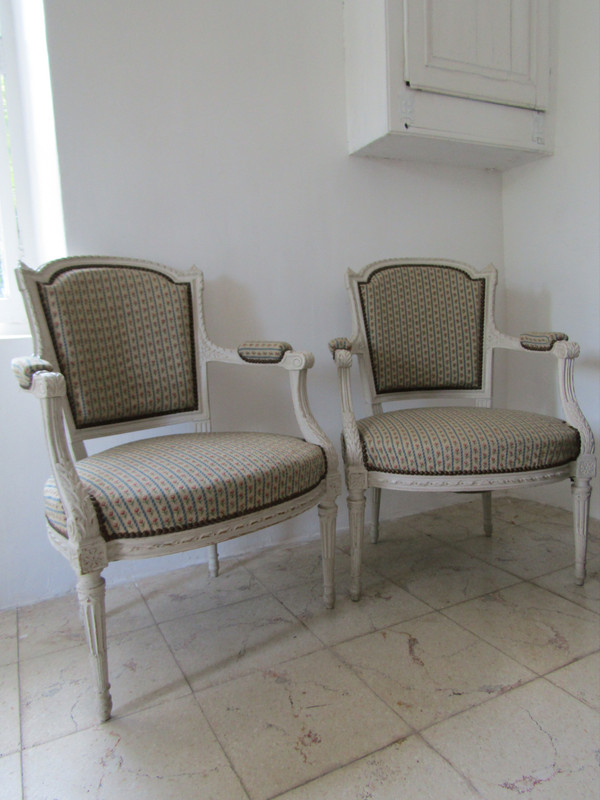 Paire de fauteuils Louis XVI