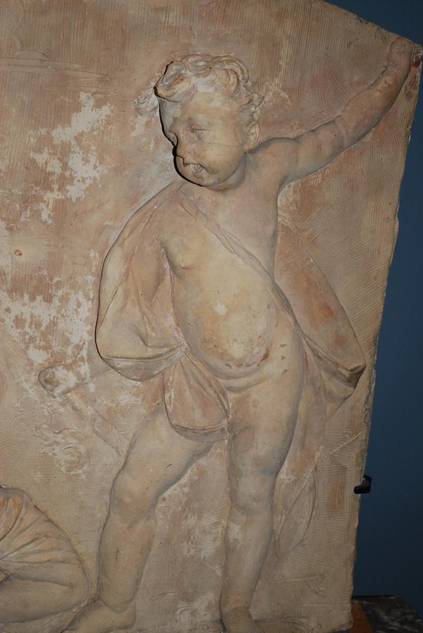 Raro Piatto In Terracotta Ad Altorilievo, Amorini Settecento