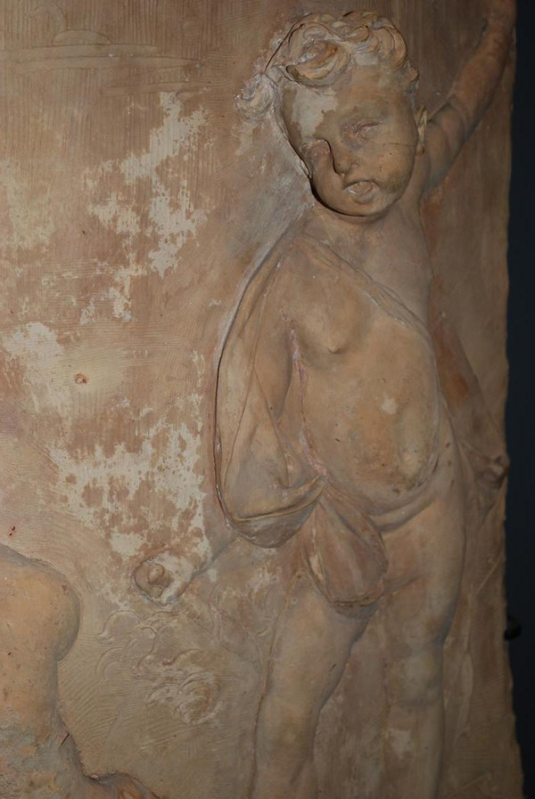 Raro Piatto In Terracotta Ad Altorilievo, Amorini Settecento