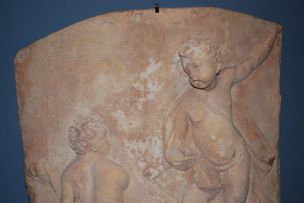 Raro Piatto In Terracotta Ad Altorilievo, Amorini Settecento