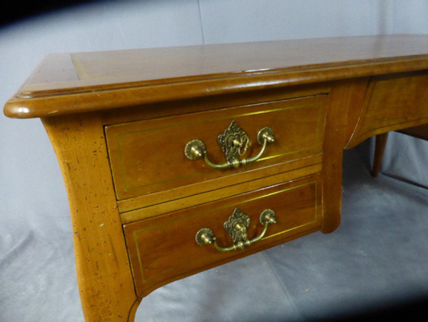 Schreibtisch im Louis XV-Stil