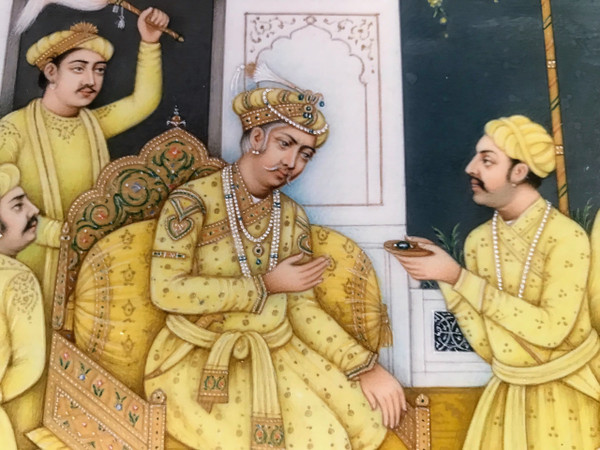 Kaiser Akbar der Große (1542-1605) empfängt auf einer Terrasse, umgeben von seinem Hofstaat, eine Delegation von Würdenträgern