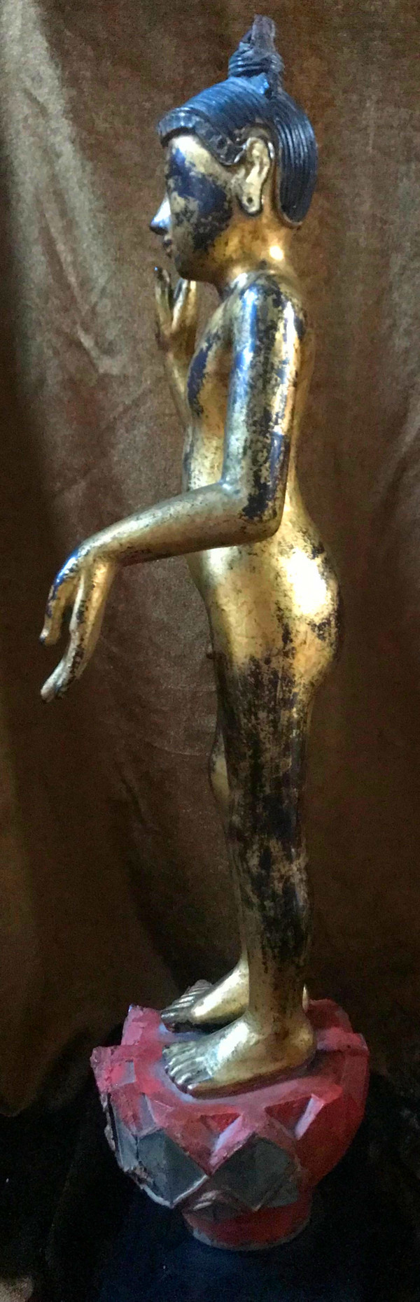 Bouddha enfant debout en Abhaya et Varada Mudra – Bois laqué et doré, Birmanie, XIXe siècle