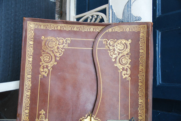 Wichtige Lederbrieftasche im XVIII-Stil