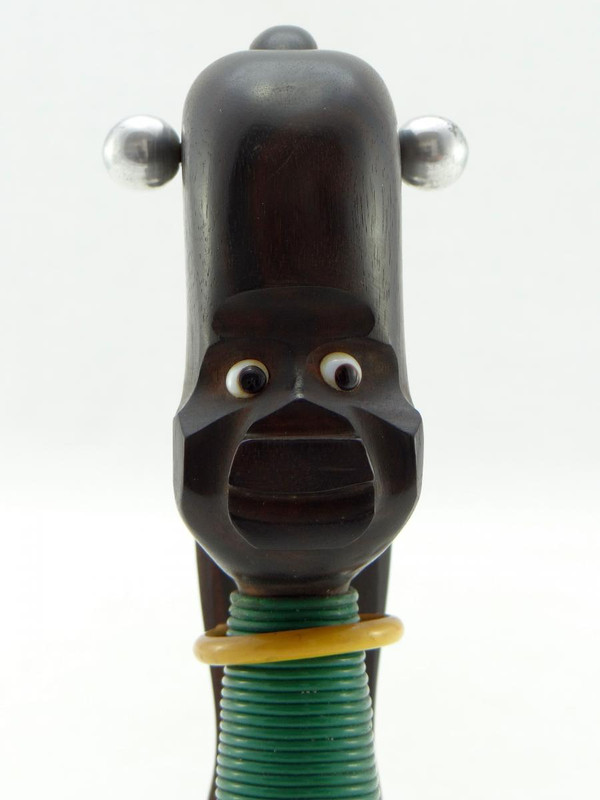 Années 1930, Période Art-Déco, Casse-noix Africaniste En ébène De Macassar, fil plastifié et verre.