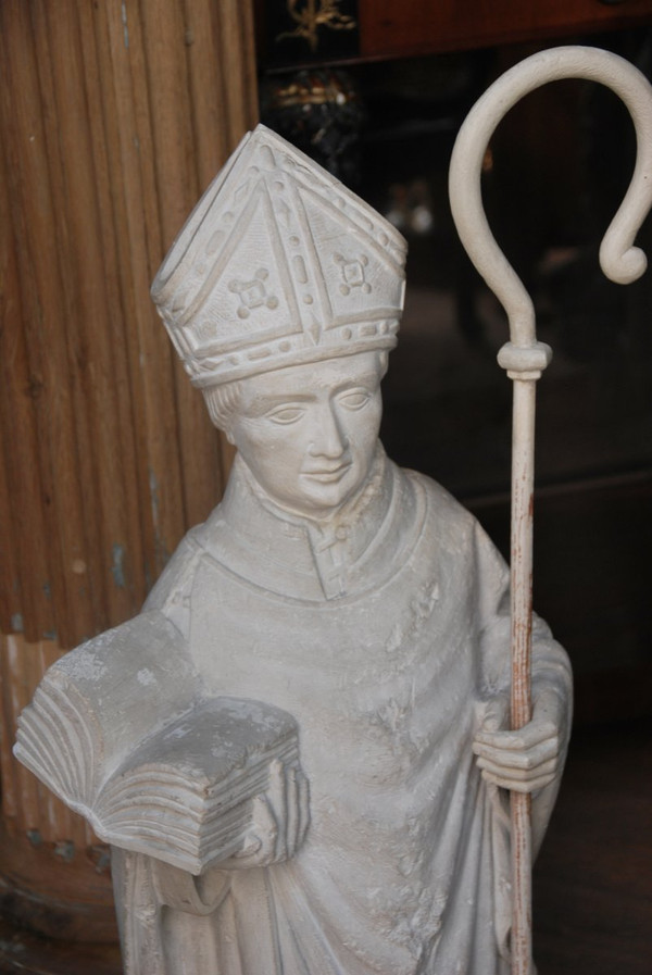 Statue En Pierre Saint Yves
