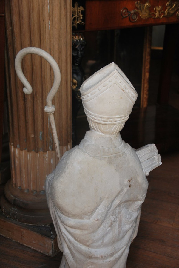 Statue En Pierre Saint Yves