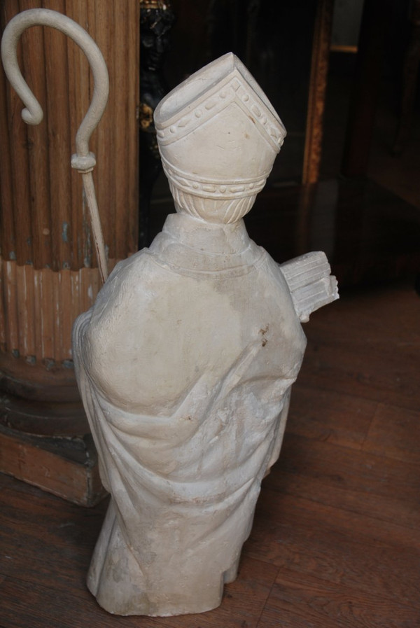 Statue En Pierre Saint Yves