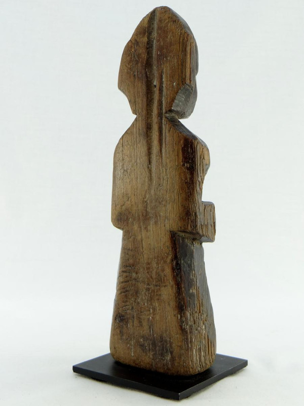 India, XIX secolo o prima, statuetta di divinità in legno intagliato.