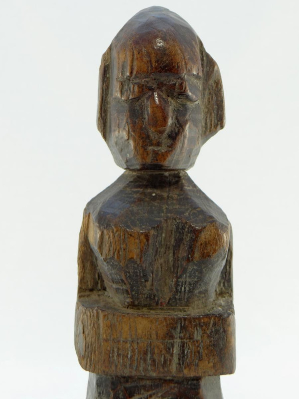 India, XIX secolo o prima, statuetta di divinità in legno intagliato.