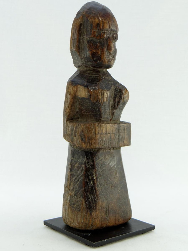 India, XIX secolo o prima, statuetta di divinità in legno intagliato.