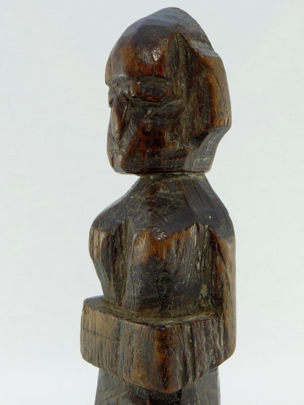 India, XIX secolo o prima, statuetta di divinità in legno intagliato.