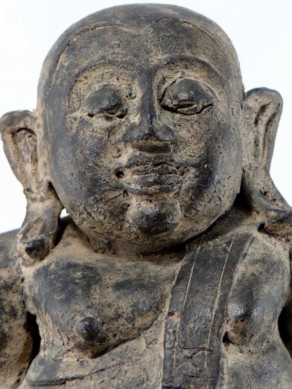 China Um 1900 oder früher, Putai oder Opulenter Buddha aus Terrakotta.