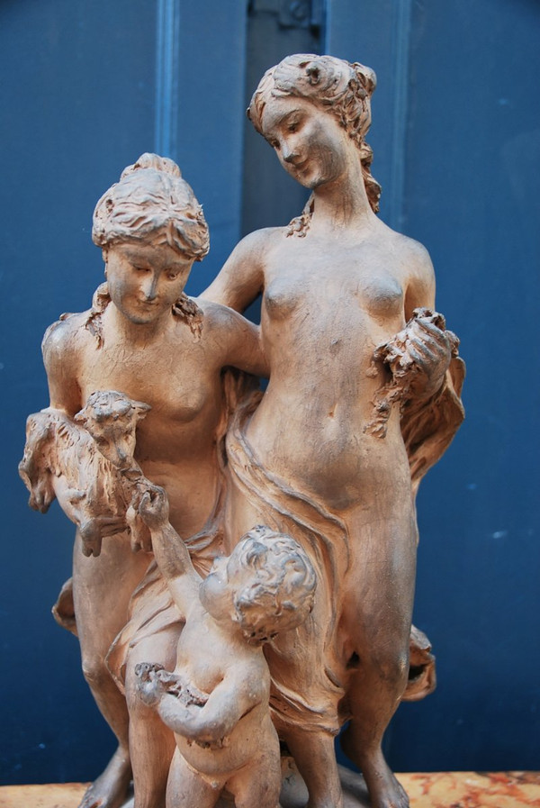 Donne originali in terracotta in stile antico