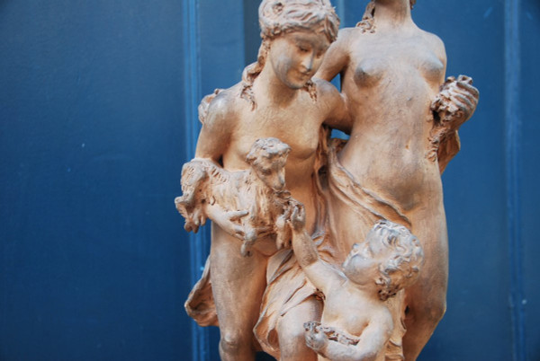 Donne originali in terracotta in stile antico
