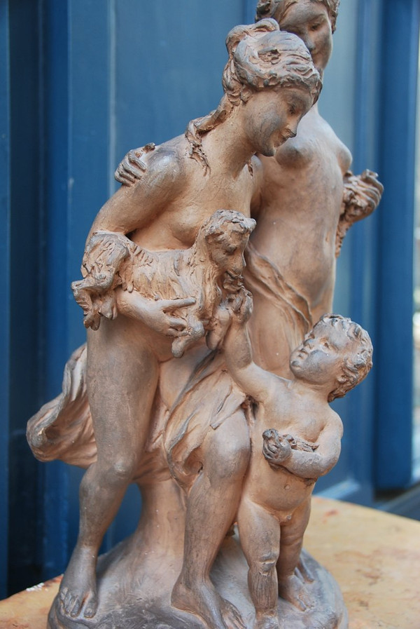 Donne originali in terracotta in stile antico