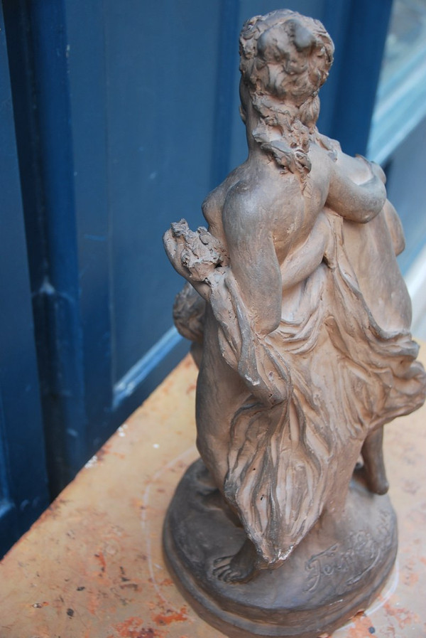Donne originali in terracotta in stile antico