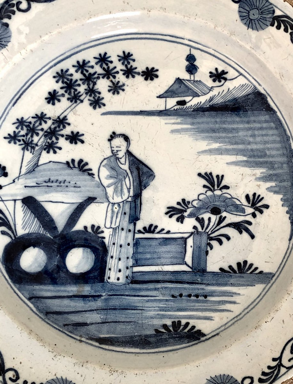 Delft, 18th century, Earthenware dish, Chinese décor in Camaïeu de Bleu.