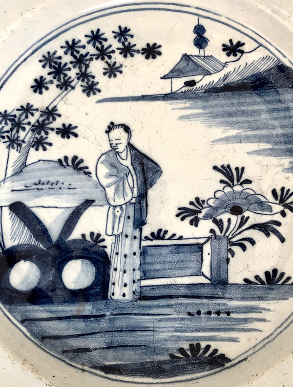 Delft, 18th century, Earthenware dish, Chinese décor in Camaïeu de Bleu.
