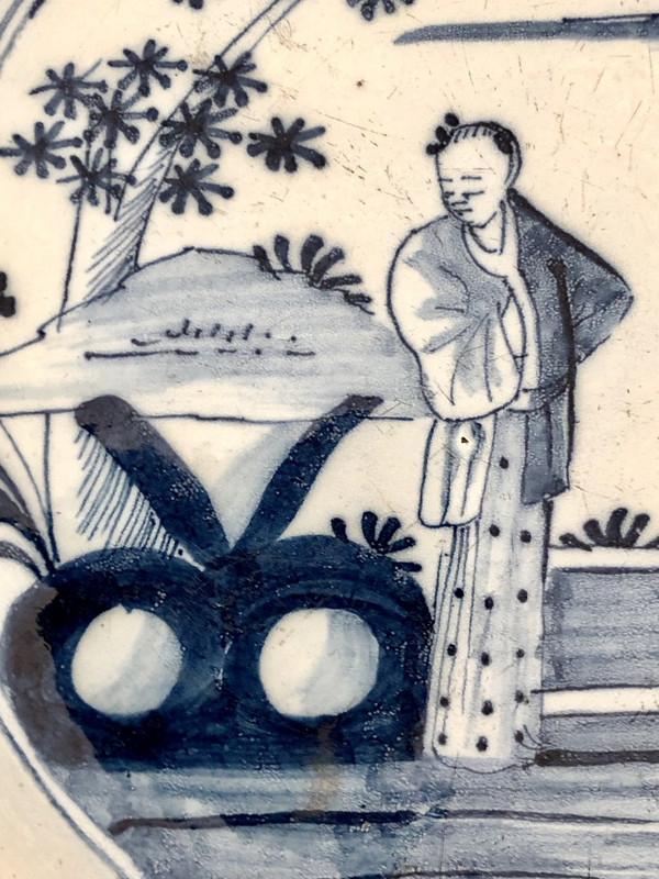 Delft, 18th century, Earthenware dish, Chinese décor in Camaïeu de Bleu.