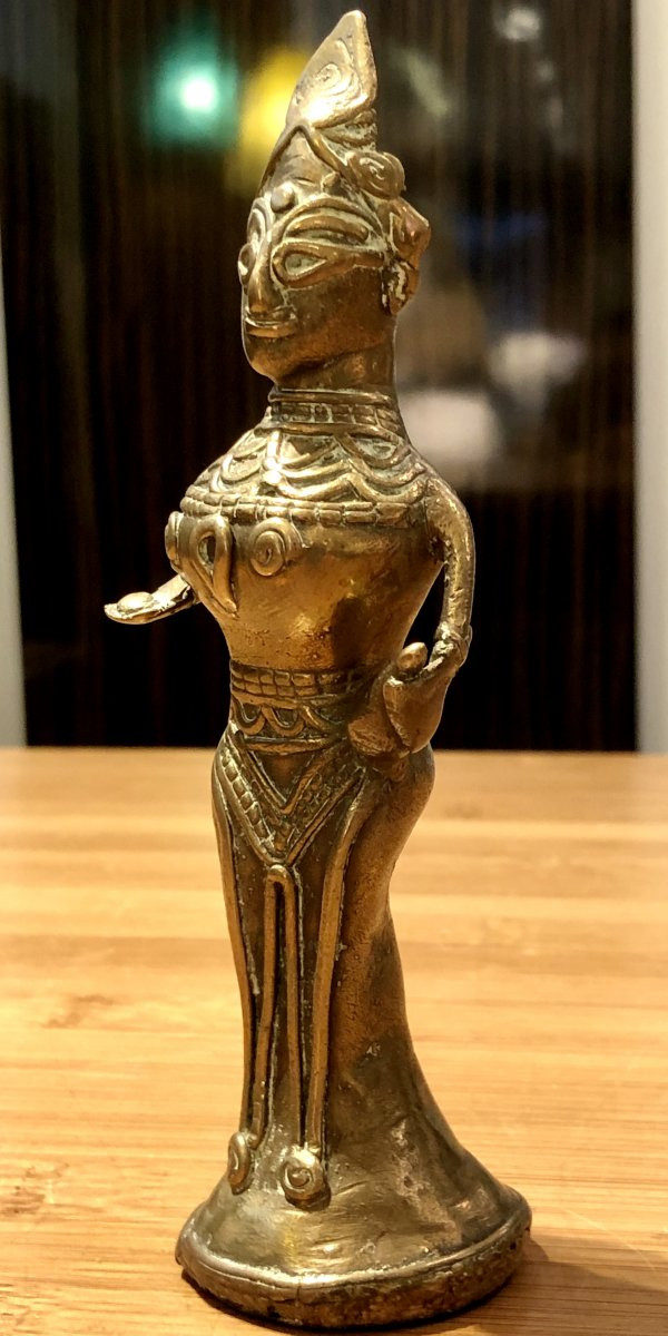 Indien, Golf von Bengalen, Anfang des 20. Jahrhunderts, Dokhra-Statuette einer Gottheit.