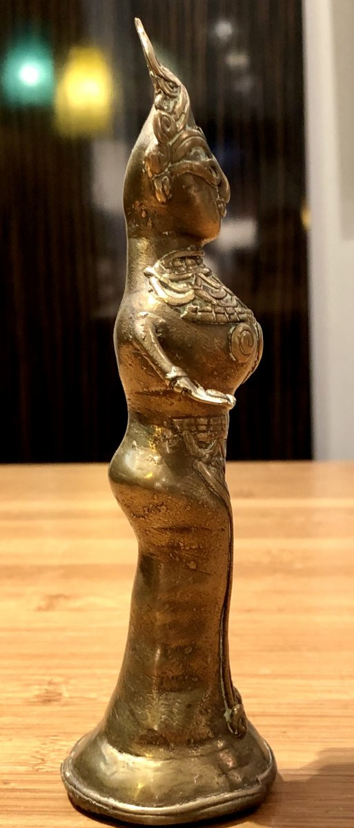 Indien, Golf von Bengalen, Anfang des 20. Jahrhunderts, Dokhra-Statuette einer Gottheit.