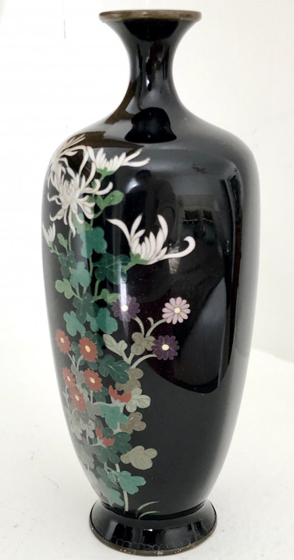 Giappone, ultima decade del XIX secolo, epoca Meiji, Coppia di vasi cloisonné in filo d'argento.