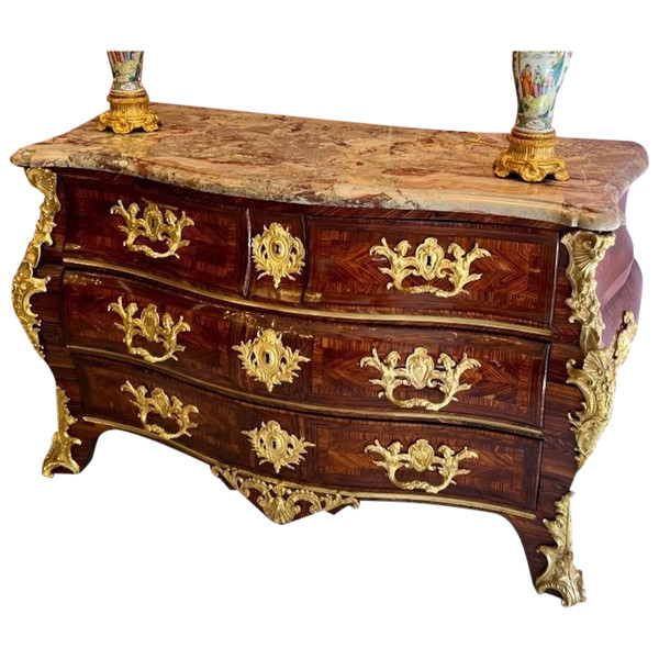 Commode époque Régence Estampillée Hedouin