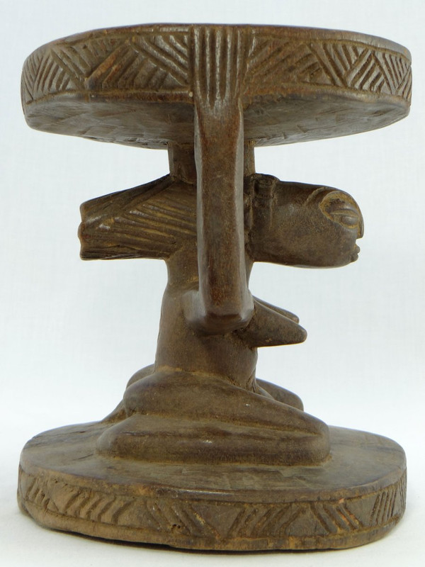 Rep. Dem. Du Congo, popolo Luba/Hemba, Figura femminile scolpita in legno con sede a cariatide.