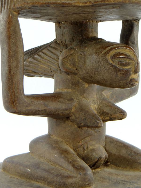 Rep. Dem. Du Congo, popolo Luba/Hemba, Figura femminile scolpita in legno con sede a cariatide.