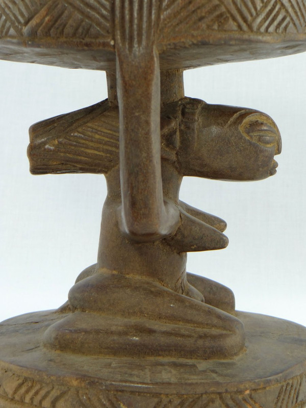 Rep. Dem. Du Congo, popolo Luba/Hemba, Figura femminile scolpita in legno con sede a cariatide.