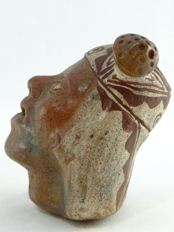 Perù, Cultura Mochica, Antico vaso con ritratto di testa maschile.