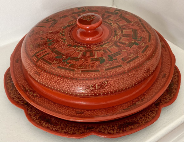 Birma, 1950/1960er Jahre, Gedecktes Display Auf Lack-Tablett.