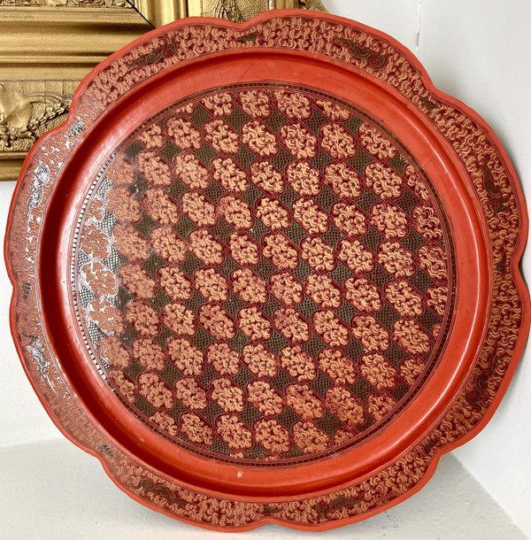 Birma, 1950/1960er Jahre, Gedecktes Display Auf Lack-Tablett.