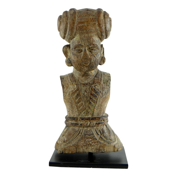 Inde, XVIIIème Siècle, Buste De Dignitaire En Bois Sculpté.