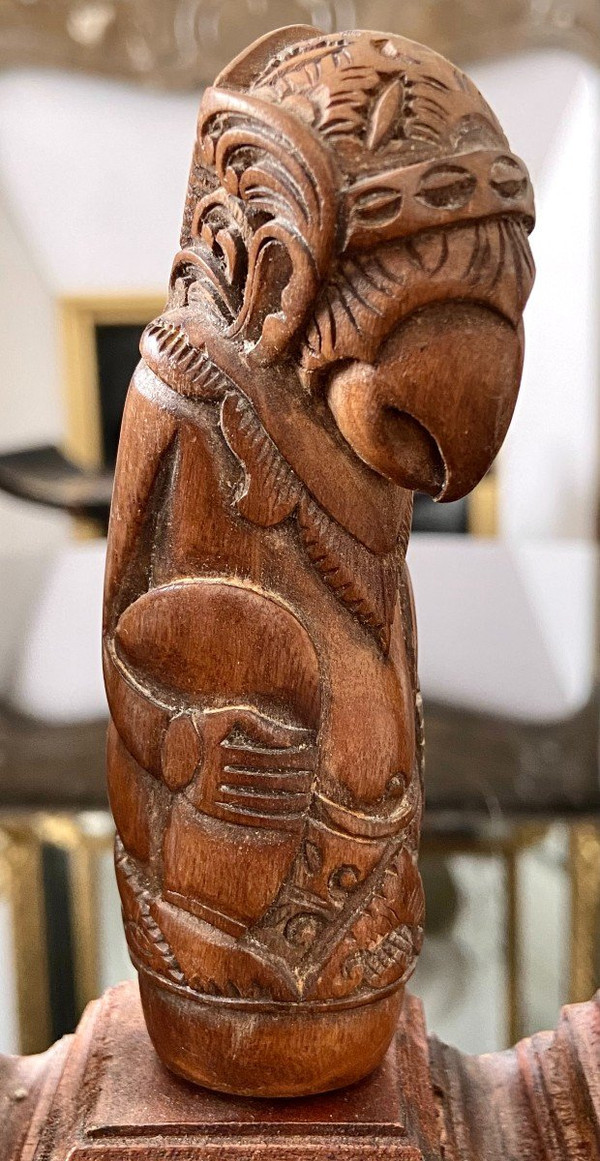 Indonésie, XIXème Siècle, Cinq Manches De Kriss En Bois Sculpté Décor Anthropo-zoomorphe.