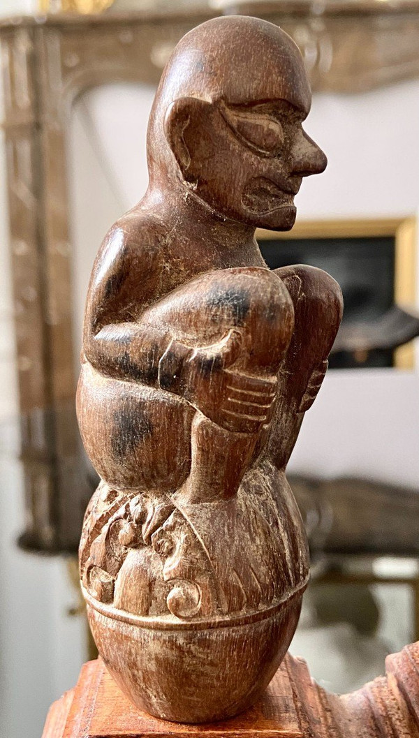 Indonésie, XIXème Siècle, Cinq Manches De Kriss En Bois Sculpté Décor Anthropo-zoomorphe.