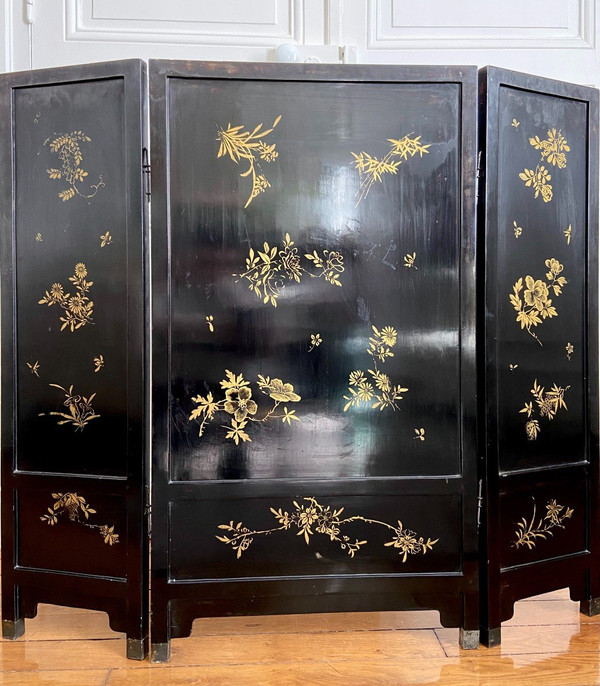 China, First Third of the 20th Century, Important Lacquer Triptych Screen.