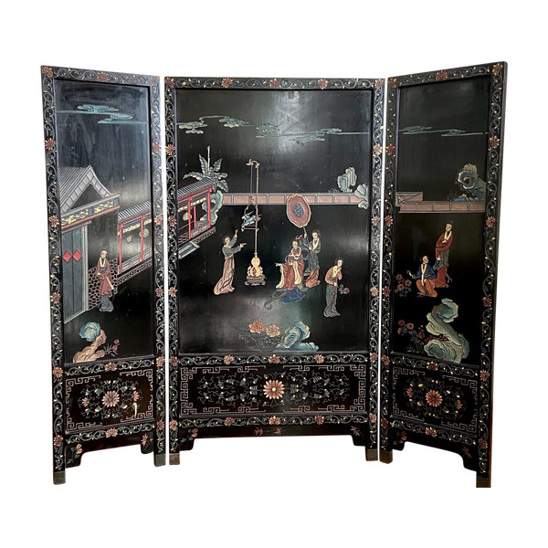 China, First Third of the 20th Century, Important Lacquer Triptych Screen.