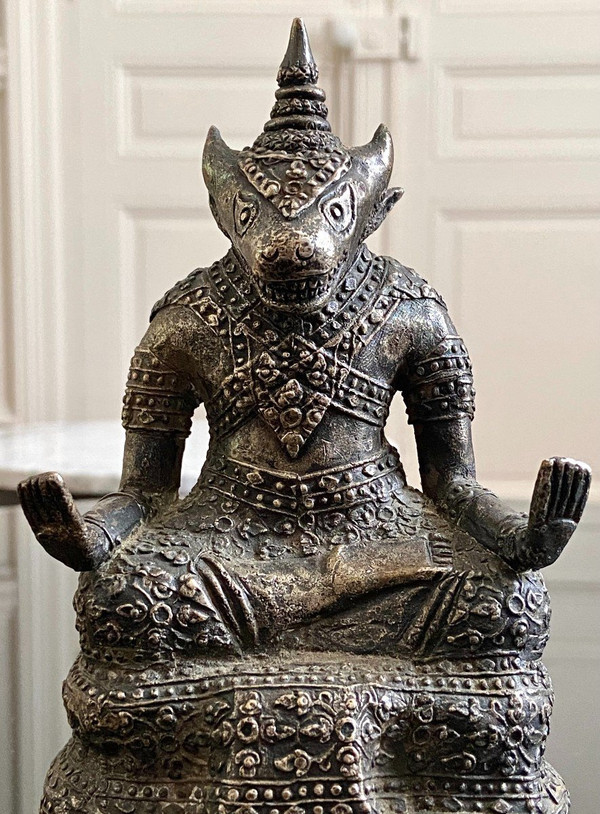 Thailand, 1. Drittel des 20. Jahrhunderts, Silber-Bronze-Statuette, Stierkopf-Göttlichkeit.