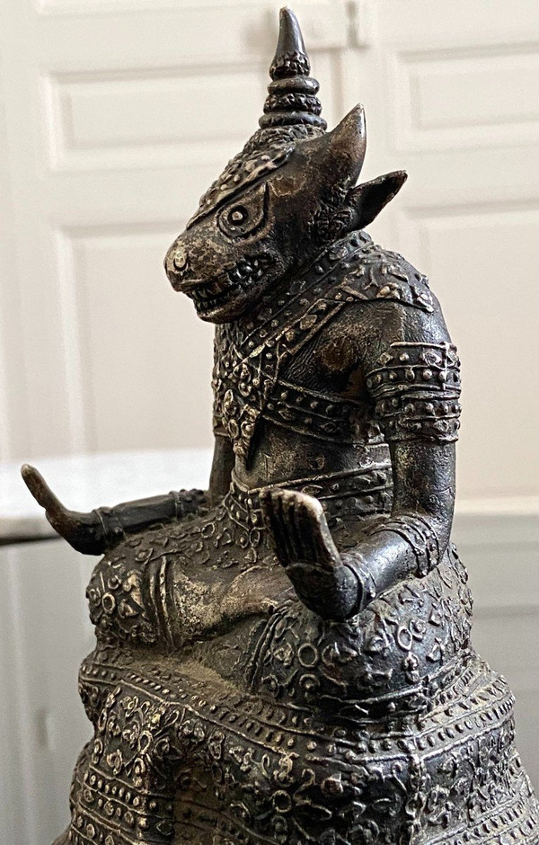 Thailand, 1. Drittel des 20. Jahrhunderts, Silber-Bronze-Statuette, Stierkopf-Göttlichkeit.