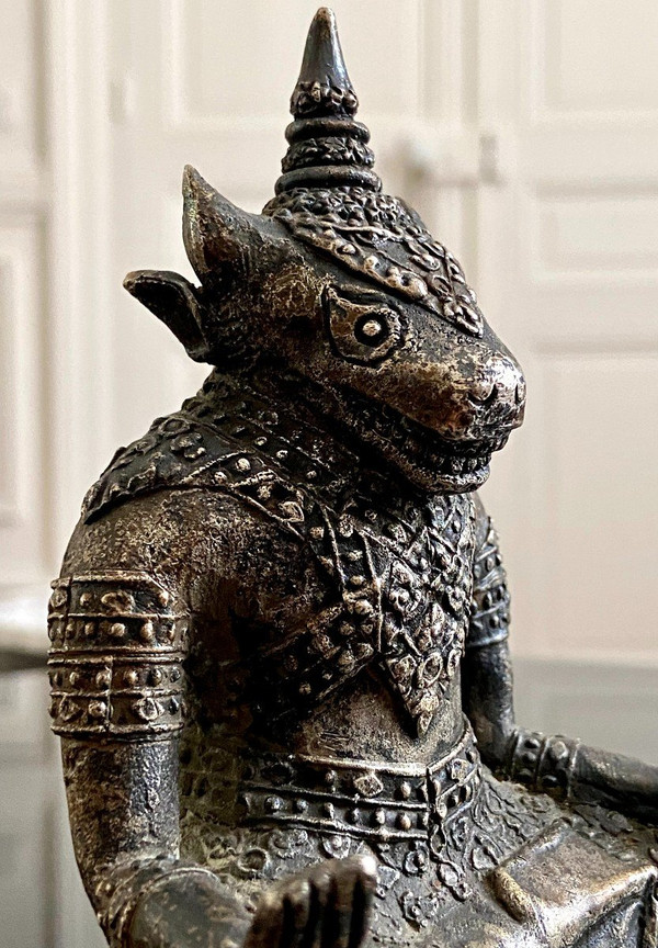Thailand, 1. Drittel des 20. Jahrhunderts, Silber-Bronze-Statuette, Stierkopf-Göttlichkeit.