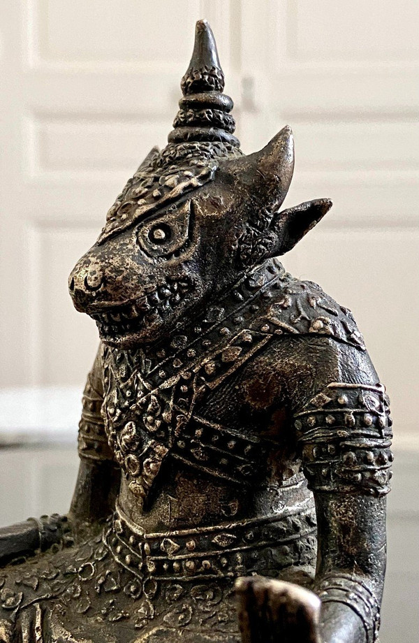 Thailand, 1. Drittel des 20. Jahrhunderts, Silber-Bronze-Statuette, Stierkopf-Göttlichkeit.