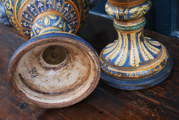 Italie Paire De Grands Vases En Faience Polychrome Style Renaissance XIXe Urbino