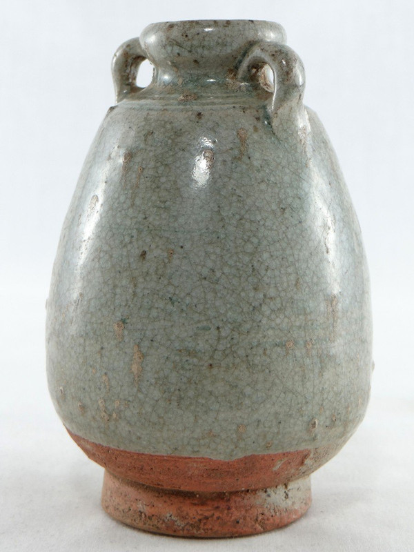 Thailandia, Sawankhalok, XIV-XVI secolo, Vaso piccolo in ceramica Celadon.