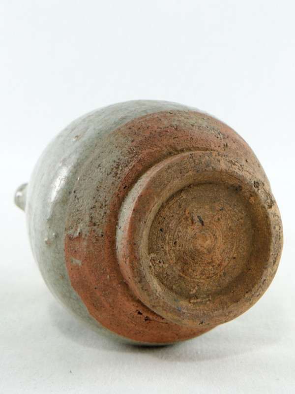 Thailandia, Sawankhalok, XIV-XVI secolo, Vaso piccolo in ceramica Celadon.